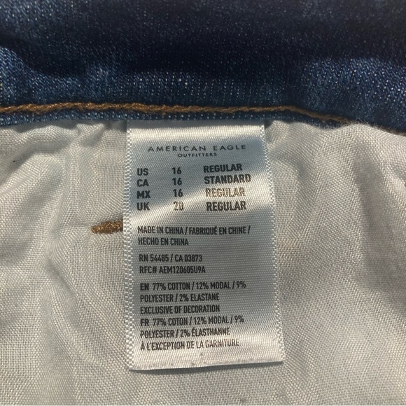 AMERICAN EAGLE Sz 16 Mom Style Busted Knee Dark Wash High Rise Chewed Hem Jeans - Picture 10 of 12